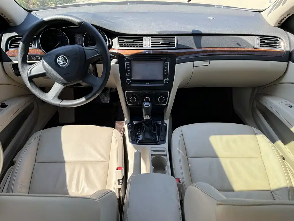 Superb 1.8 TSI Auto Noble