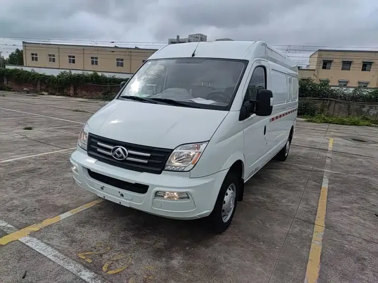 Maxus Xintu V80 新途V80 2023款 2.0 T 手动经典城配王长轴中顶3座