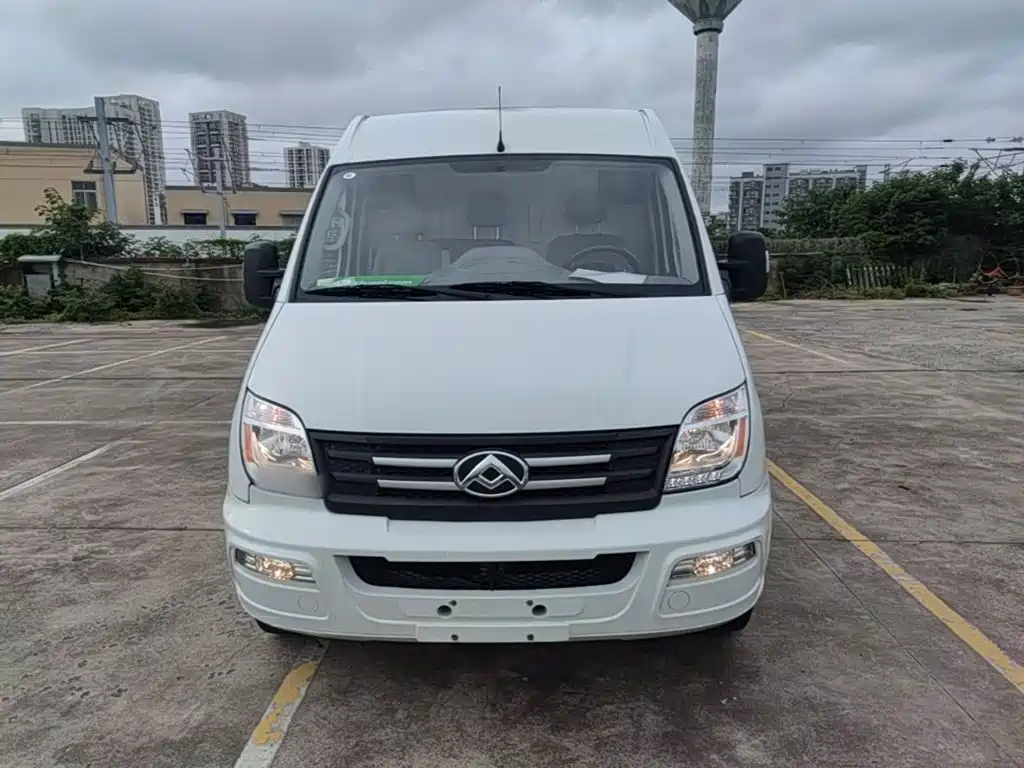 Xintu V80 新途V80 2023款 2.0 T 手动经典城配王长轴中顶3座