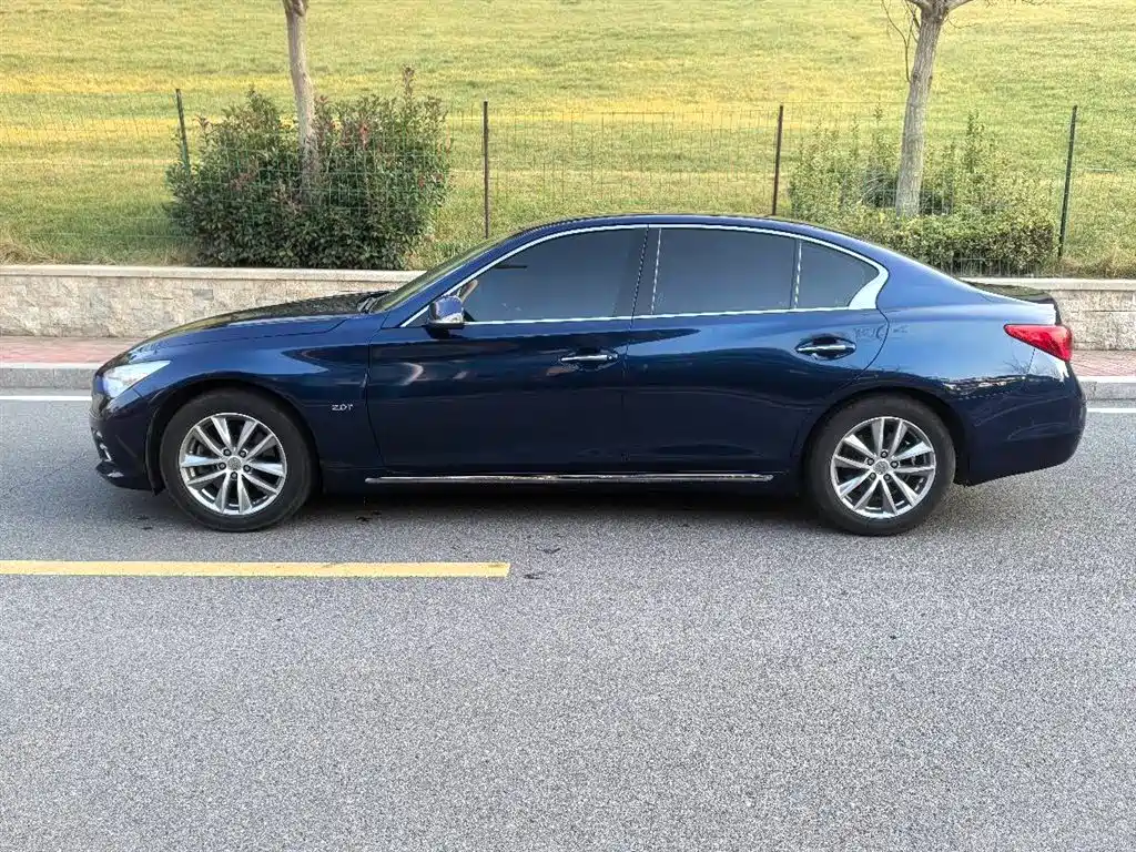 Infiniti Q50 L 2.0 T Comfort