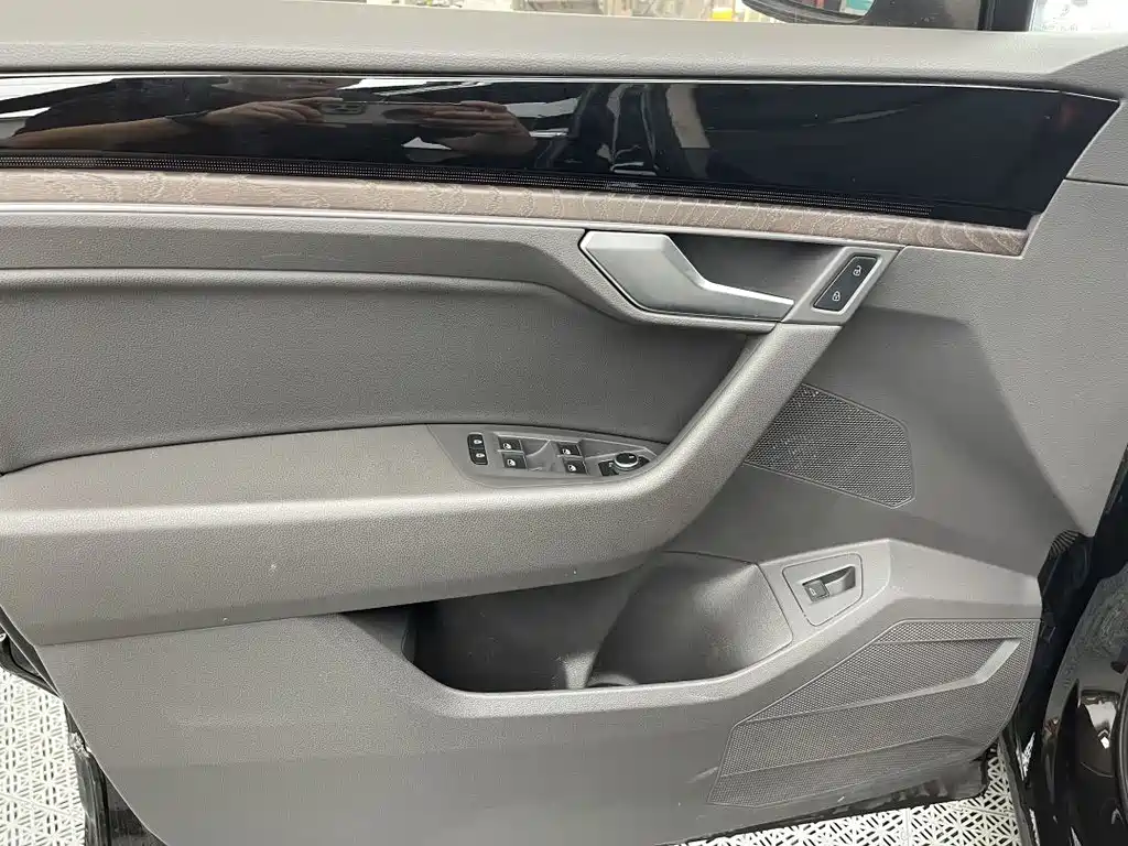 Touareg 2.0 TSI Sharp Style