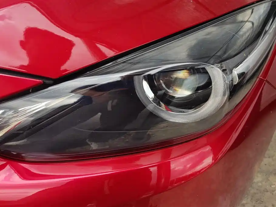 Mazda 3 Axela Sedan 1.5 L Auto Luxury CN-V