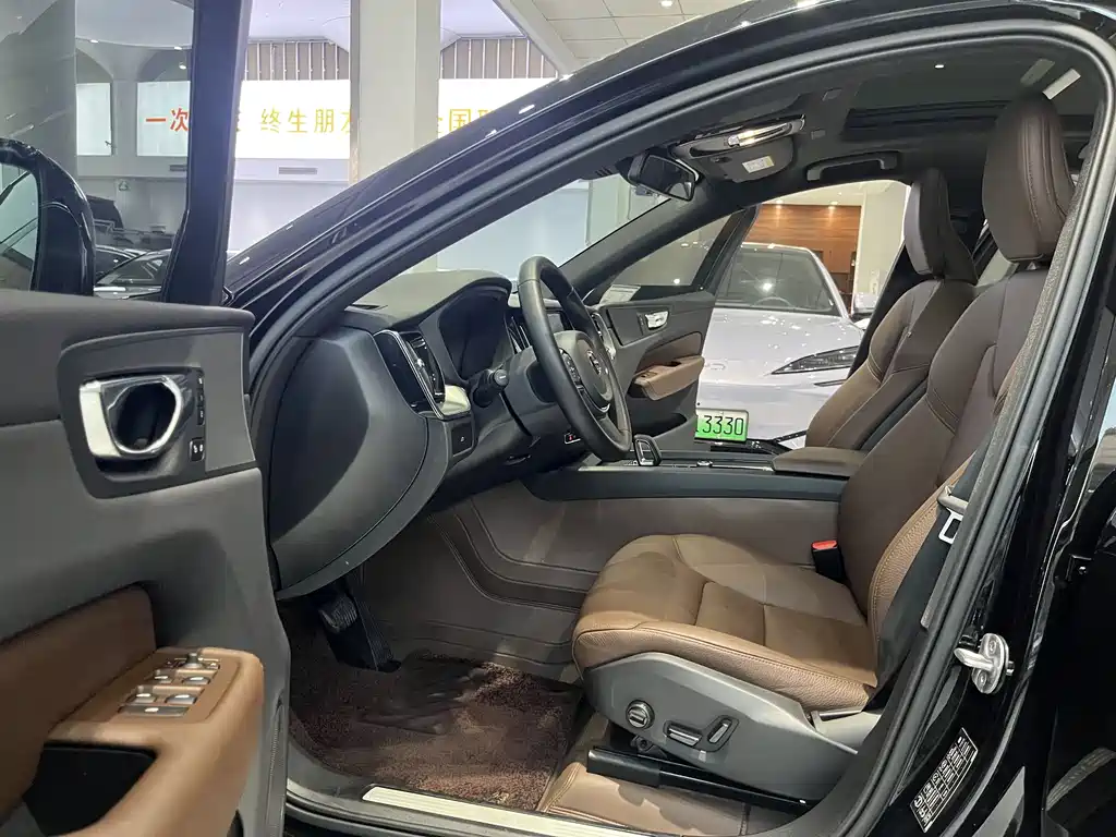 Volvo XC60 B5 4 WD Smart Ease Luxury