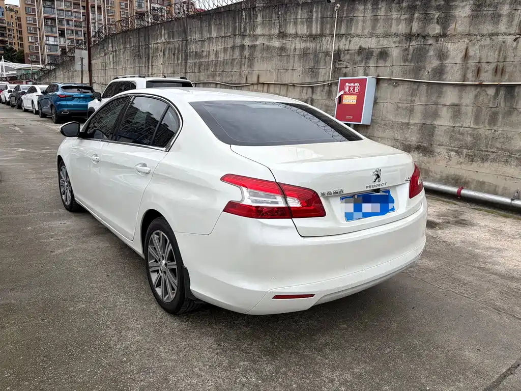 Peugeot 408 1.8 L Auto Luxury