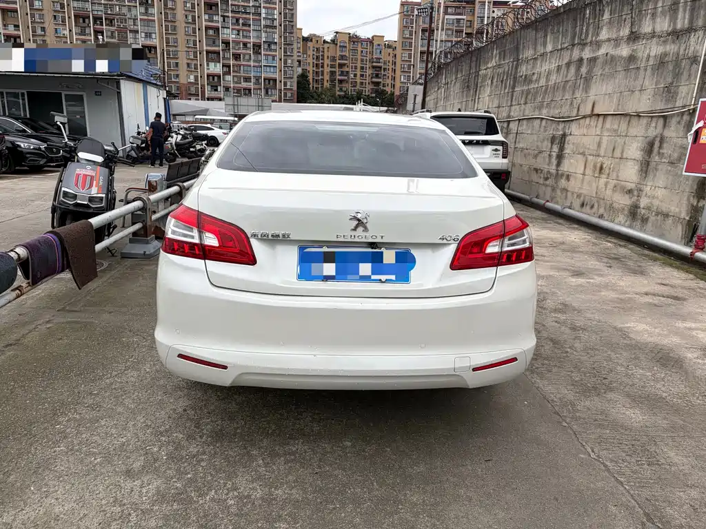 Peugeot 408 1.8 L Auto Luxury