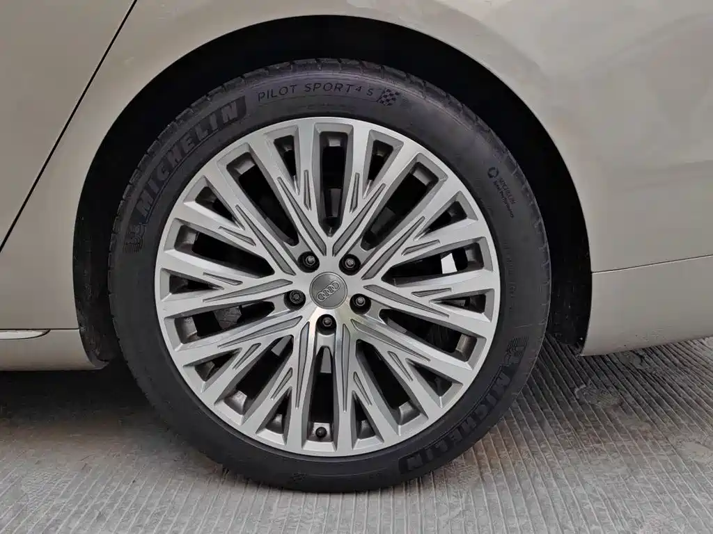 Audi A8 A8 L 50 TFSI quattro Comfort