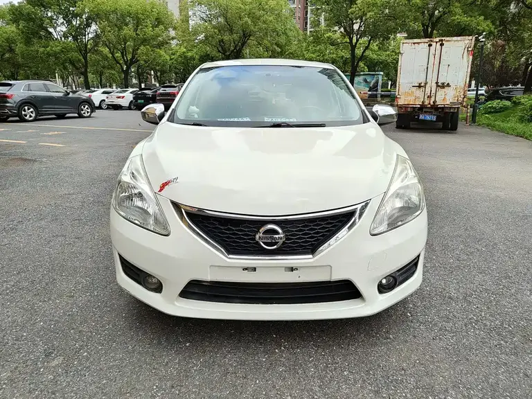 Nissan Tiida 1.6 L CVT Intelligent