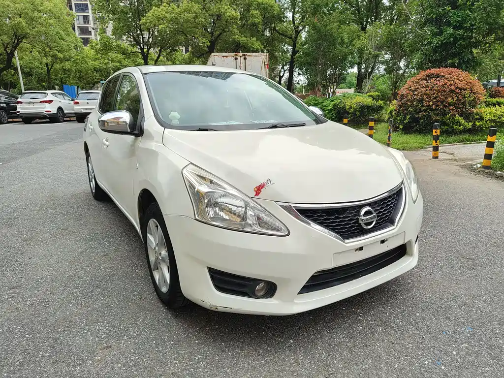 Tiida 1.6 L CVT Intelligent