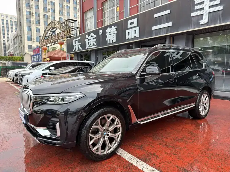 BMW X7 xDrive40 i Leading Luxury Package
