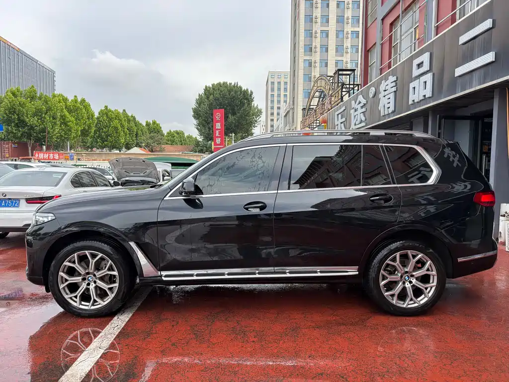 BMW X7 xDrive40 i Leading Luxury Package