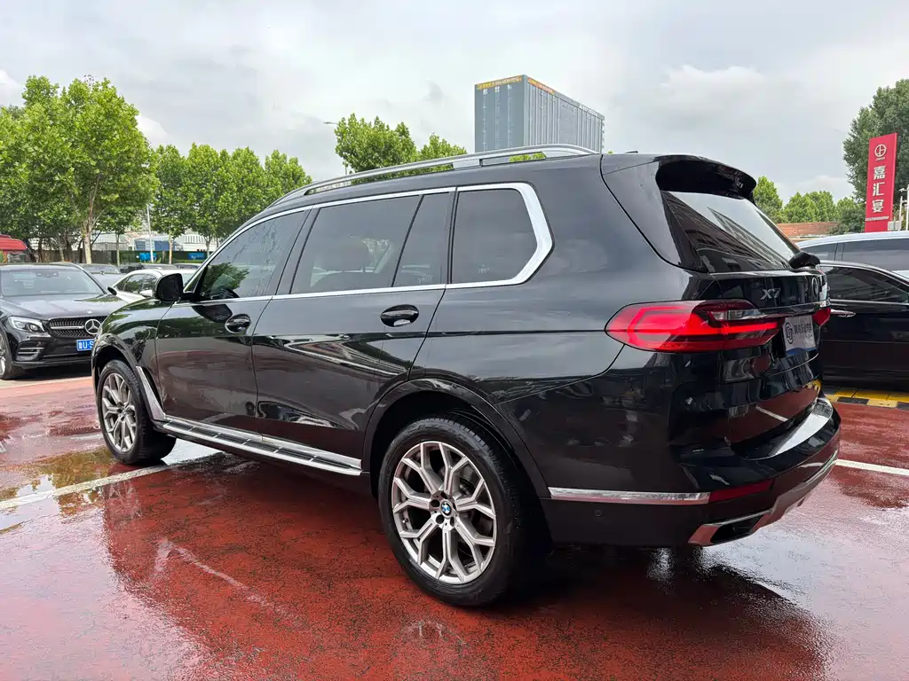BMW X7 xDrive40 i Leading Luxury Package