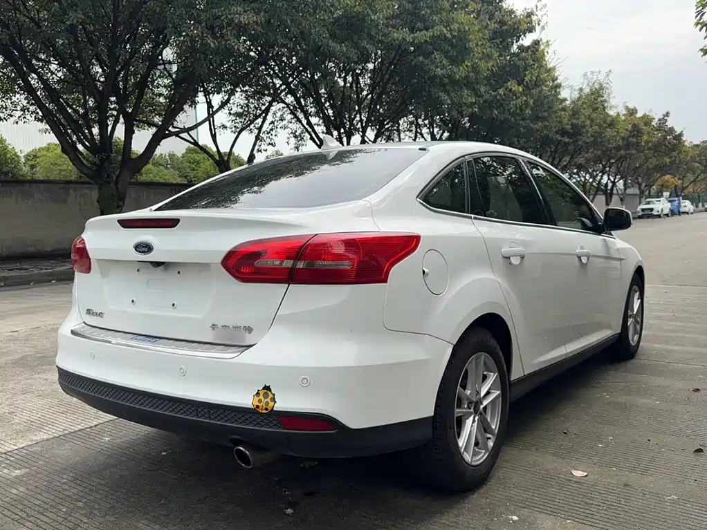 Focus Sedan EcoBoost 180 Auto Elite