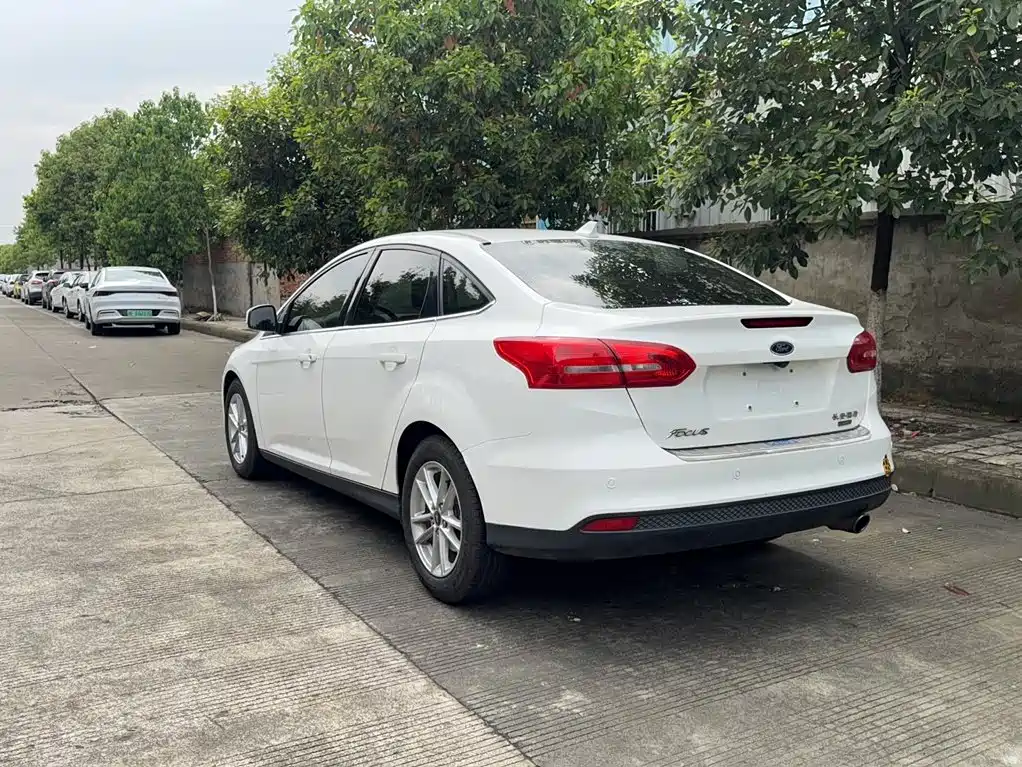 Focus Sedan EcoBoost 180 Auto Elite