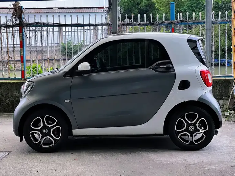 smart fortwo 1.0 L 52 kW New Sound Special Edition CN-V