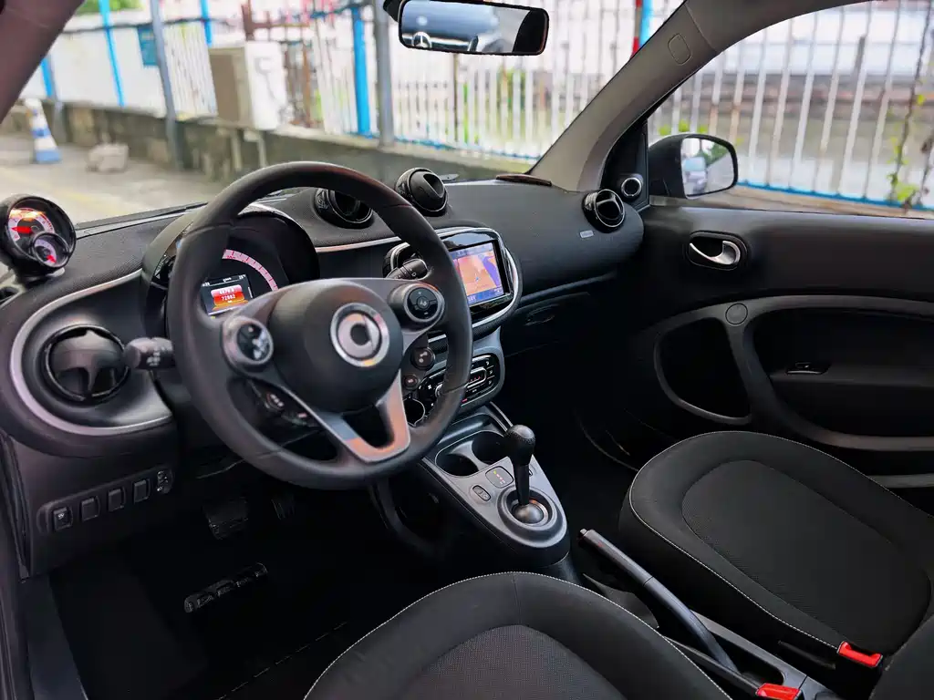 smart fortwo 1.0 L 52 kW New Sound Special Edition CN-V
