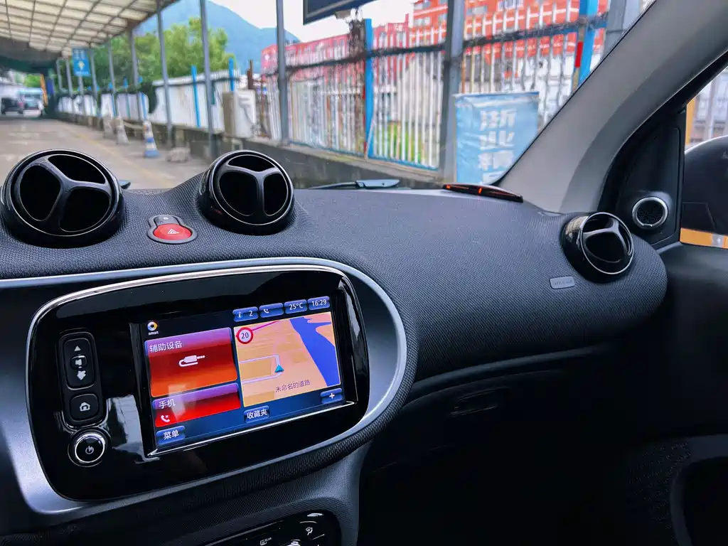 smart fortwo 1.0 L 52 kW New Sound Special Edition CN-V