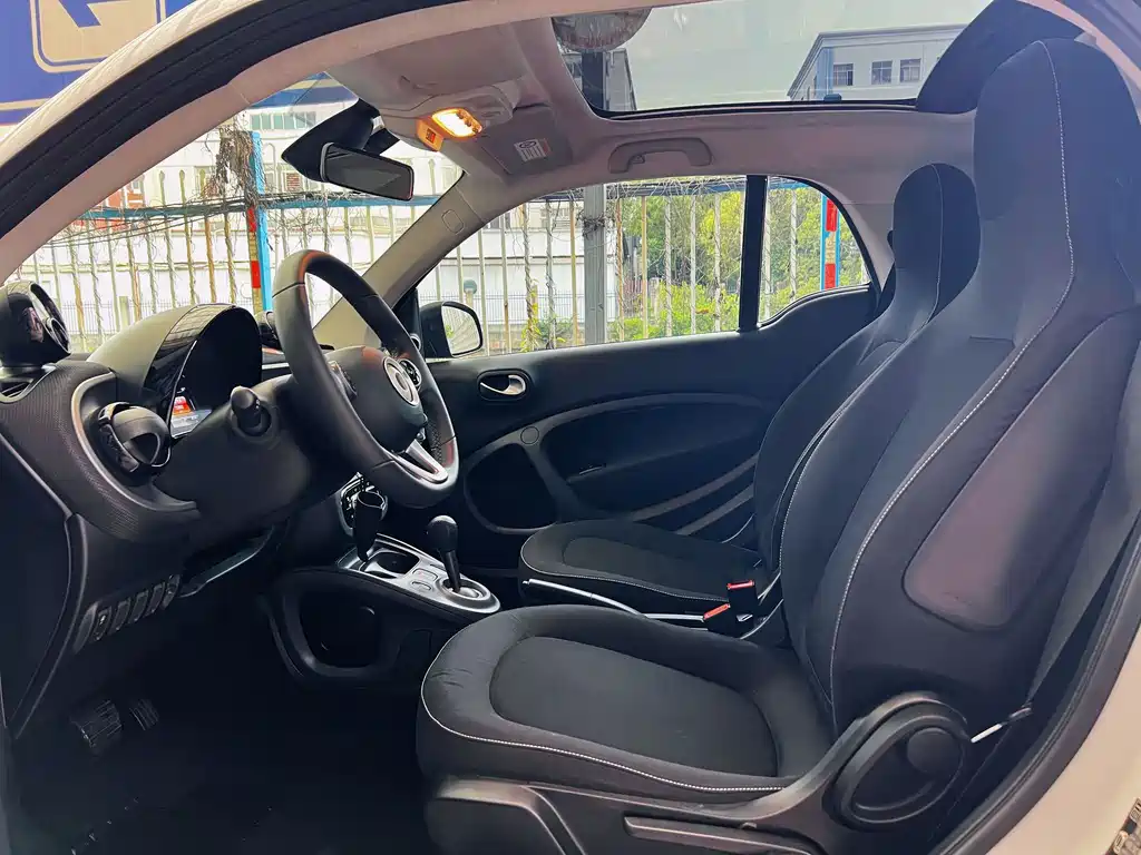 smart fortwo 1.0 L 52 kW New Sound Special Edition CN-V