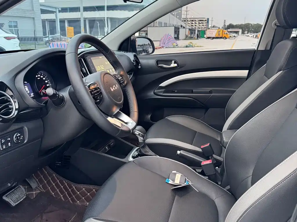 Stonic 1.4 L CVT Sunroof