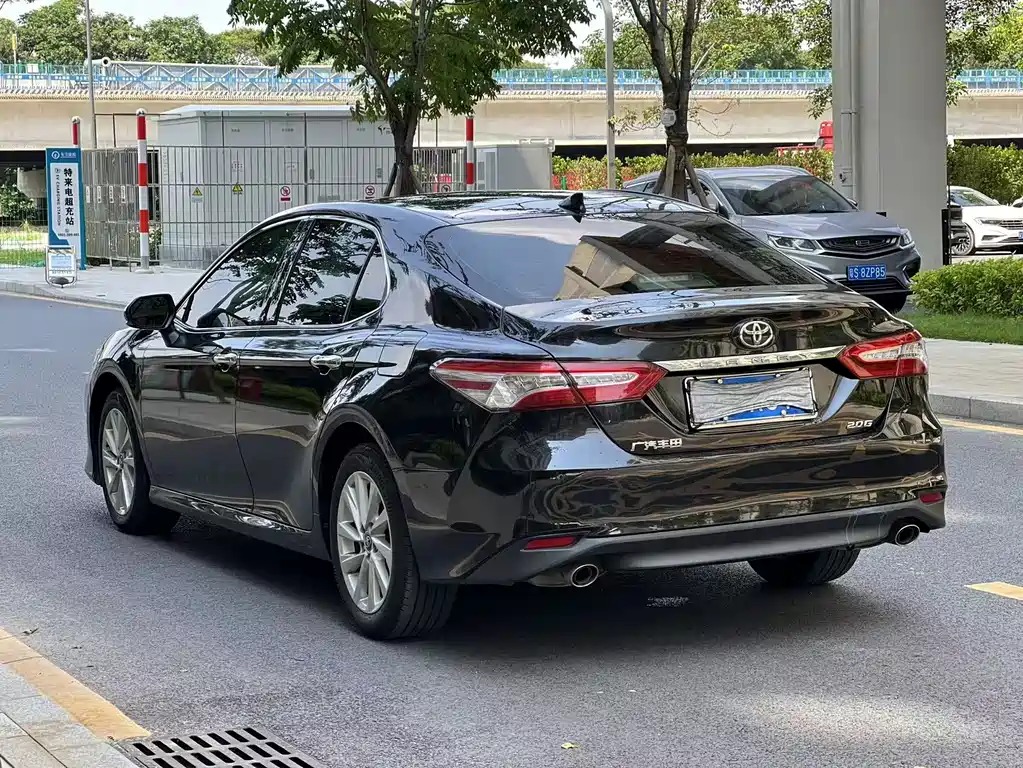 Camry 2.0 G Luxury