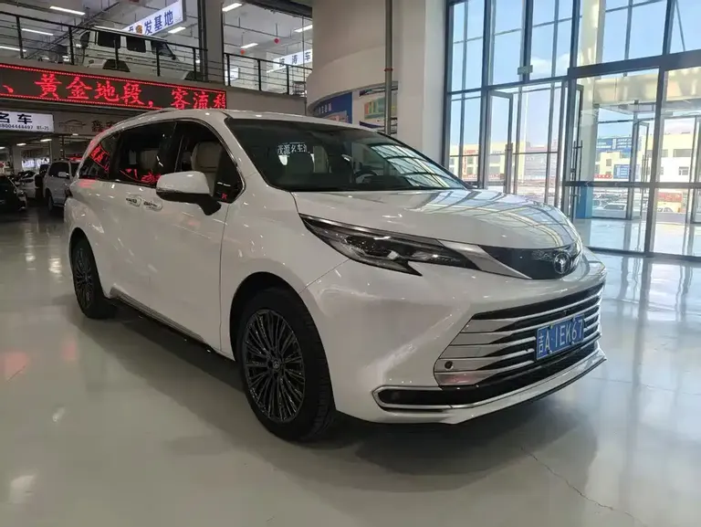 Toyota Sienna 2.5 L Hybrid Platinum