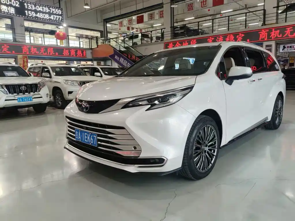 Sienna 2.5 L Hybrid Platinum