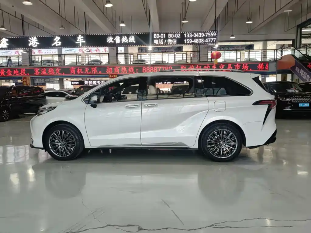 Sienna 2.5 L Hybrid Platinum