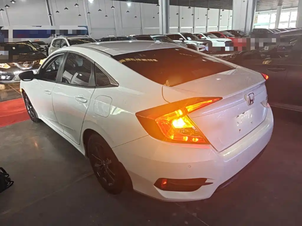Civic 220 TURBO CVT Luxury