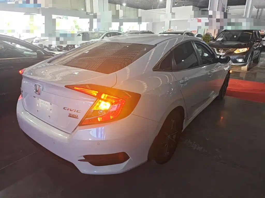 Civic 220 TURBO CVT Luxury