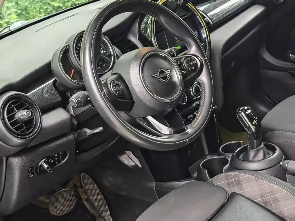 MINI 1.5 T COOPER Classic