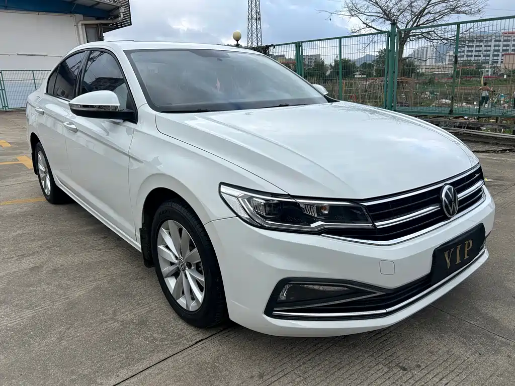 Bora 1.5 L Auto Elite Connected