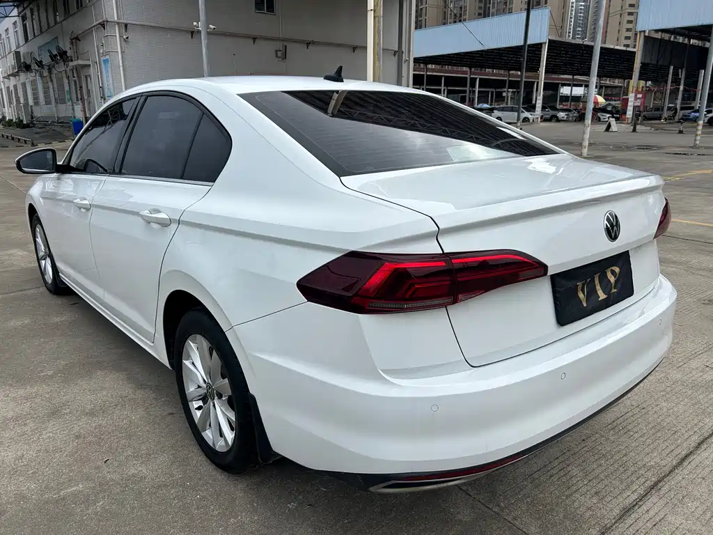 Bora 1.5 L Auto Elite Connected