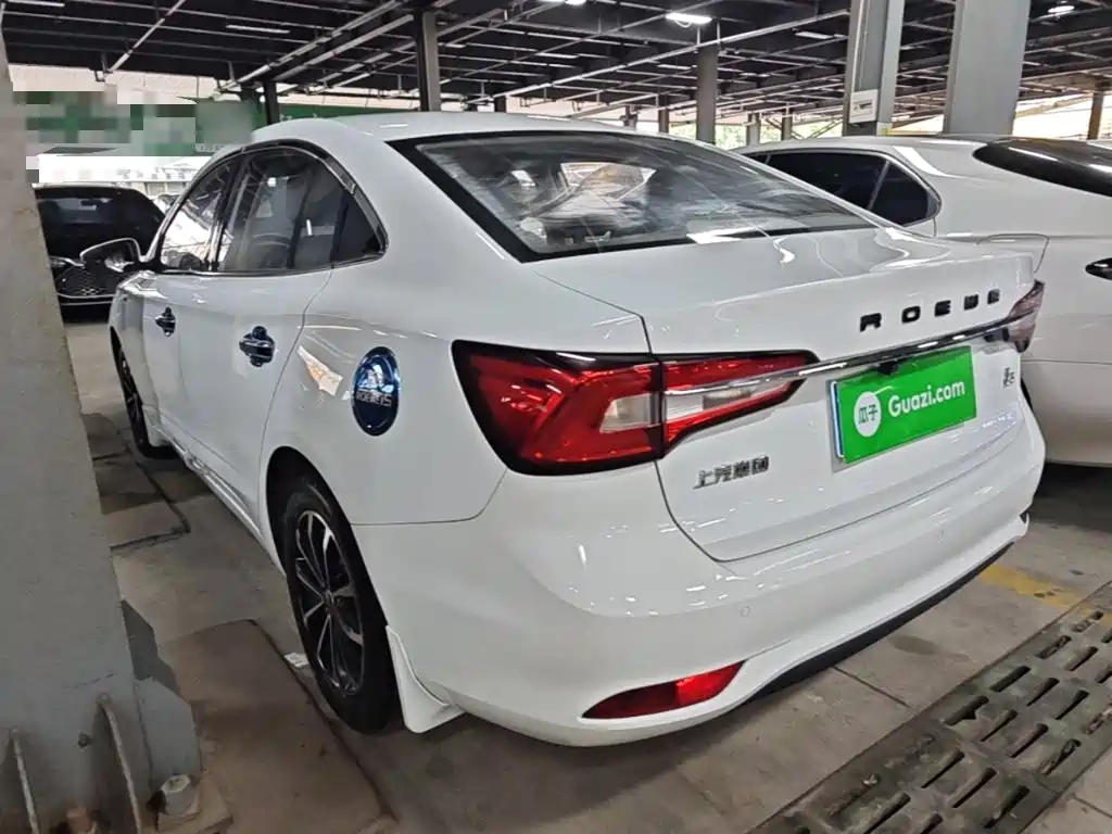 Roewe i5 1.5 L Auto 4 G Connected Leading Luxury Flagship