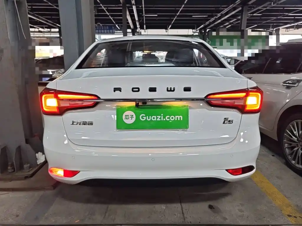 Roewe i5 1.5 L Auto 4 G Connected Leading Luxury Flagship