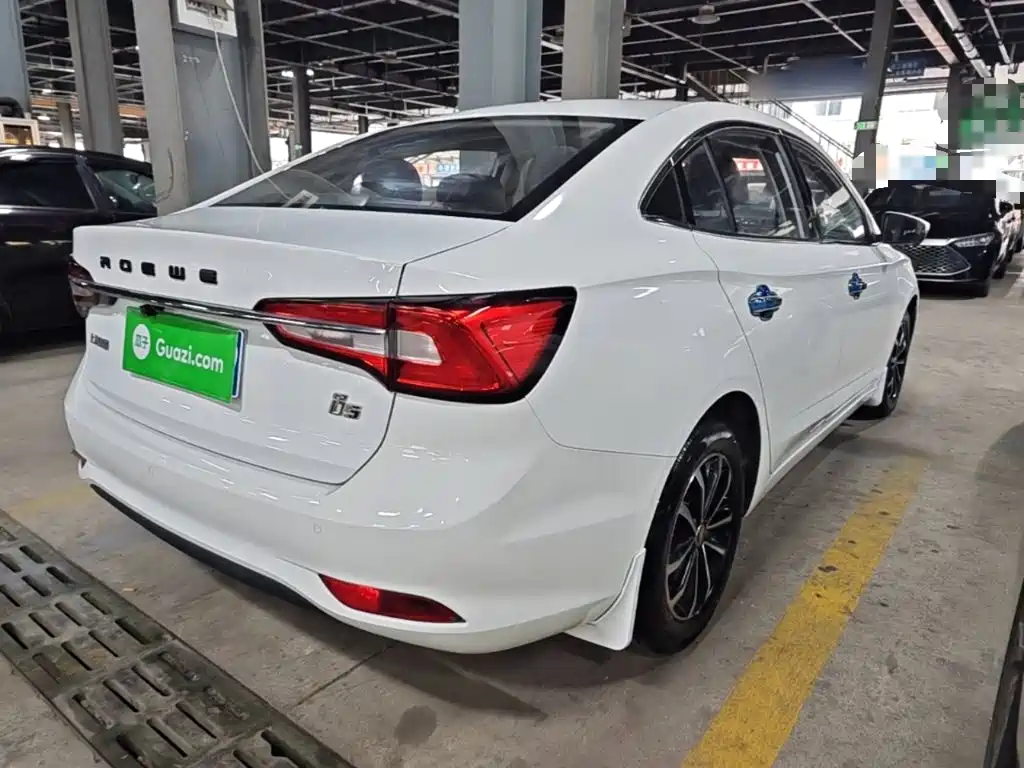 Roewe i5 1.5 L Auto 4 G Connected Leading Luxury Flagship