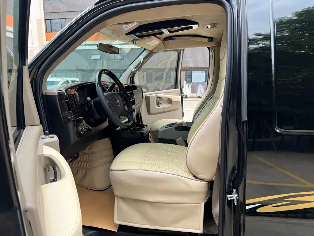 SAVANA 6.0 L Business Star 7-seat