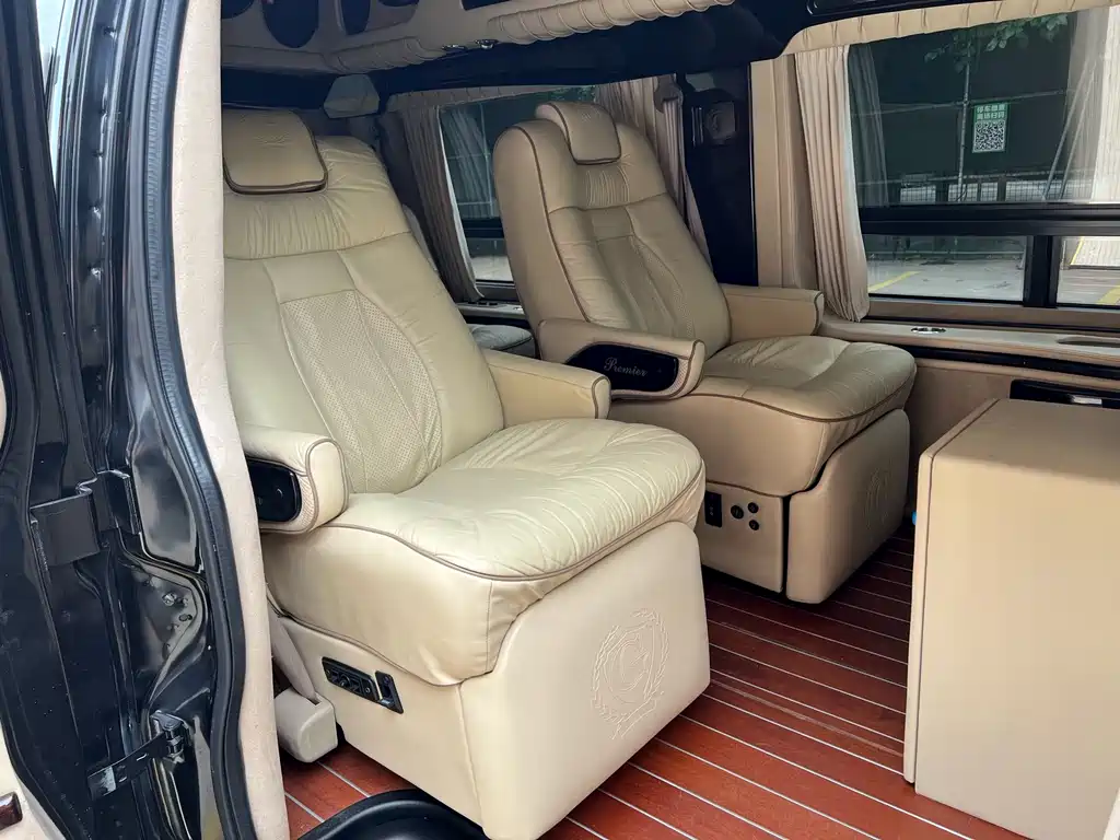 SAVANA 6.0 L Business Star 7-seat