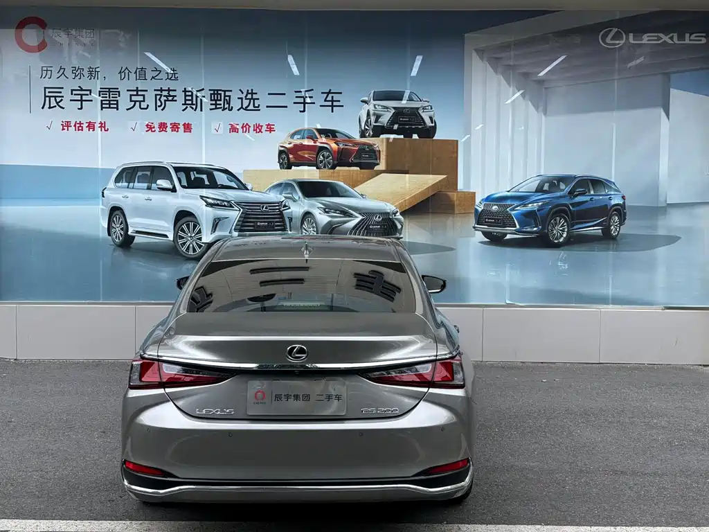 Lexus ES 200 Outstanding