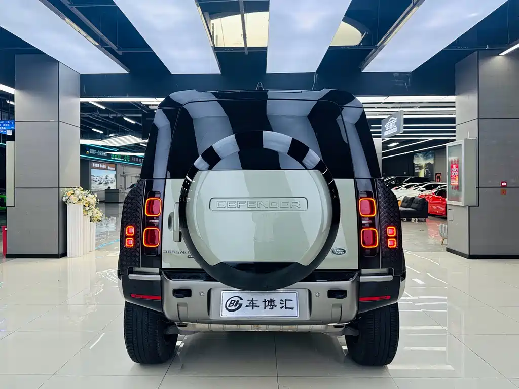 Land Rover Defender 110 3.0 T P400 X-DYNAMIC HSE