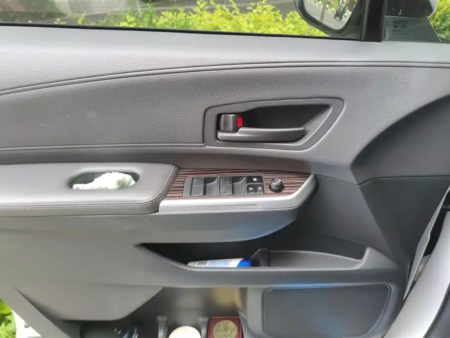 Granvia 2.5 L Hybrid Luxury