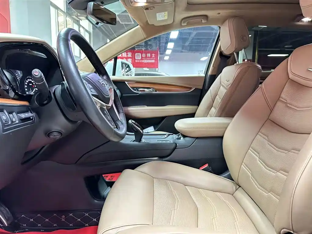 Cadillac XT5 28 E 4 WD Platinum