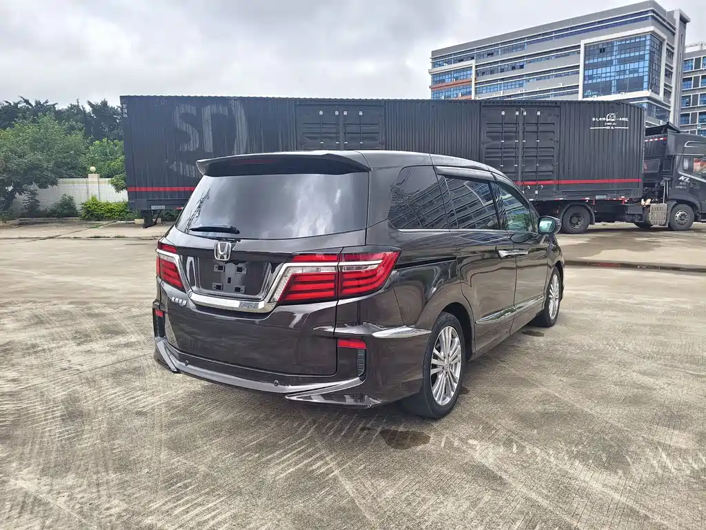 Elysion 2.4 L Luxury