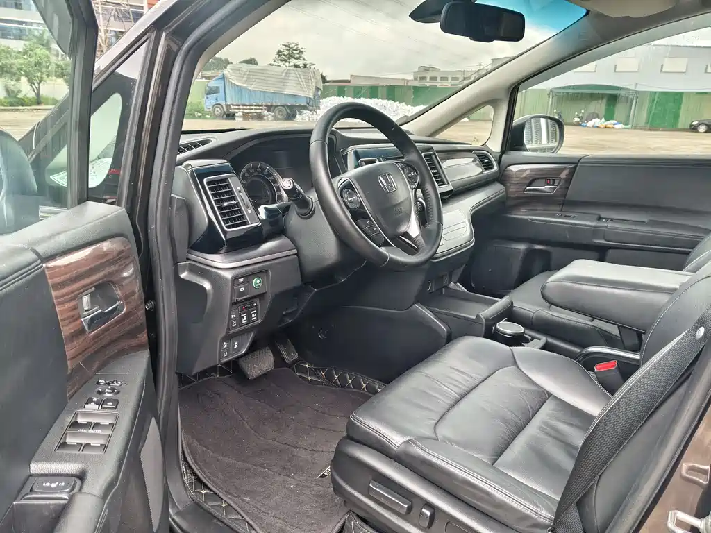 Elysion 2.4 L Luxury