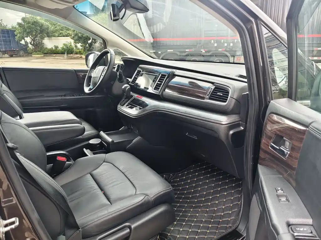 Elysion 2.4 L Luxury