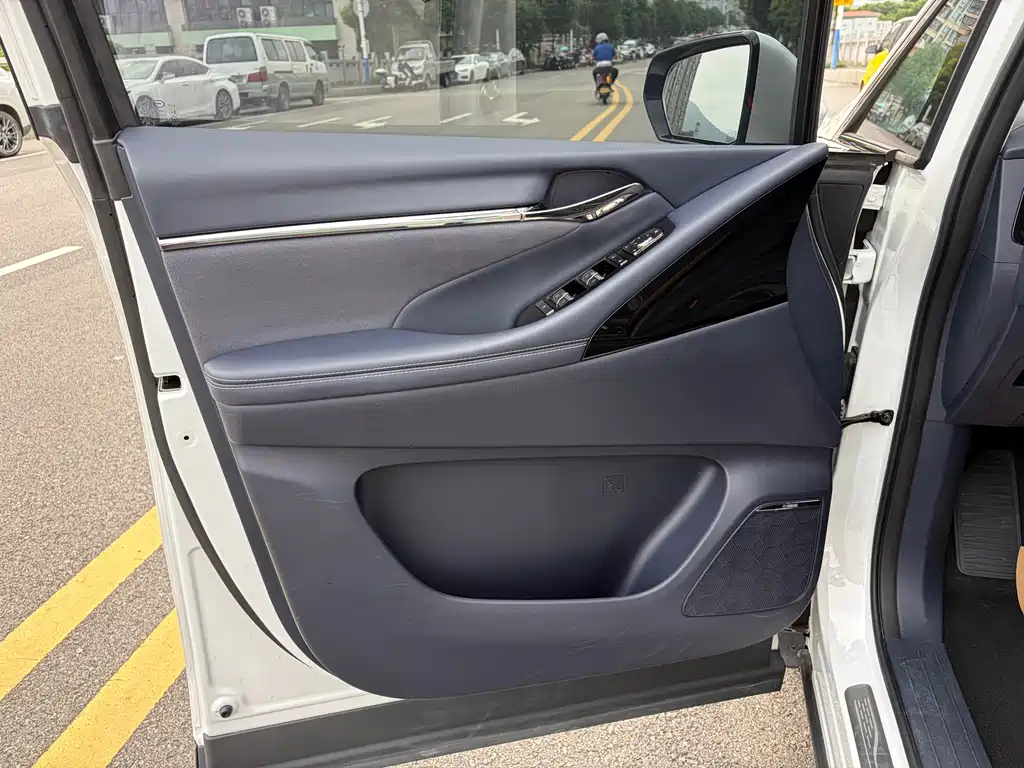 Trumpchi Xiangwang M8 Qiankun Series Ultra First Class