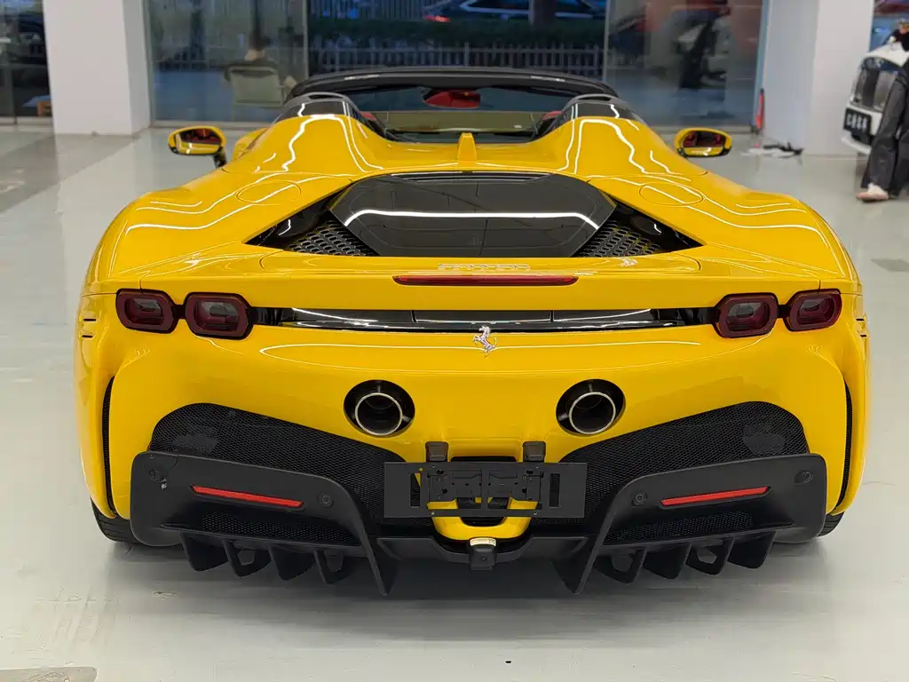 SF90 3.9 T V8 Spider