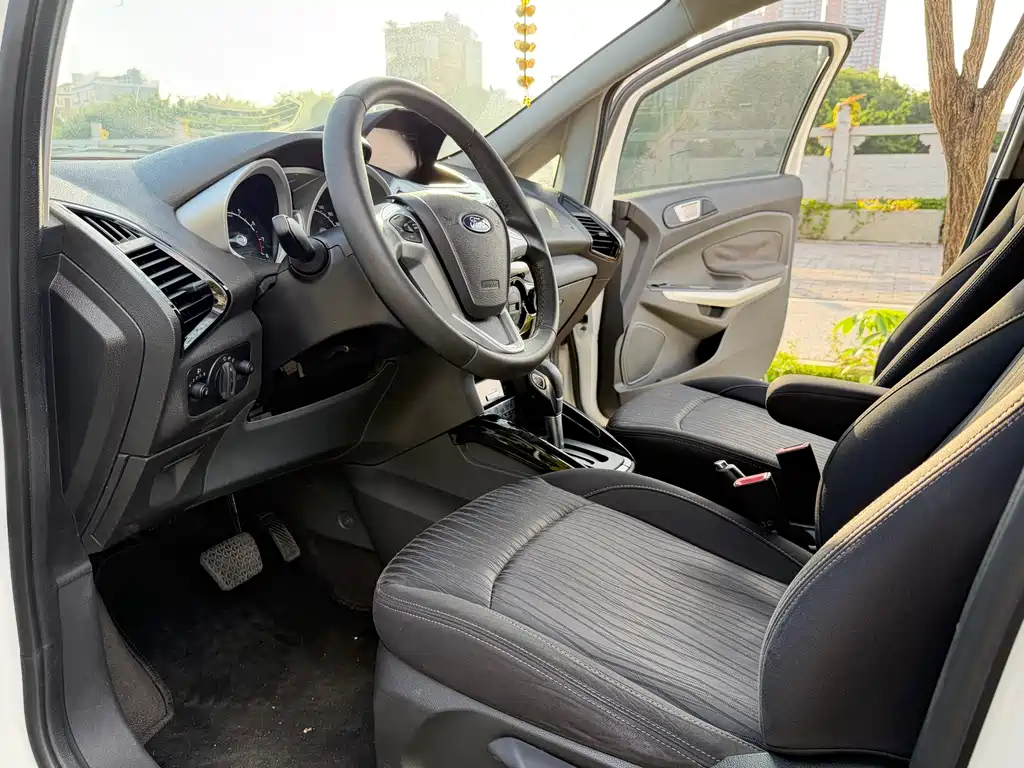EcoSport 1.5 L Auto Distinguished