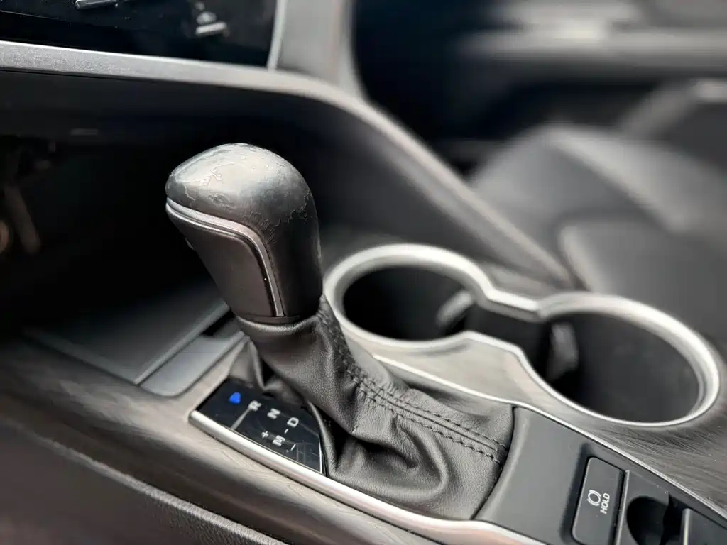 Camry 2.0 G Luxury