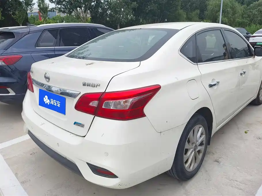 Sylphy 1.6 XV CVT Connected Premium CN-V