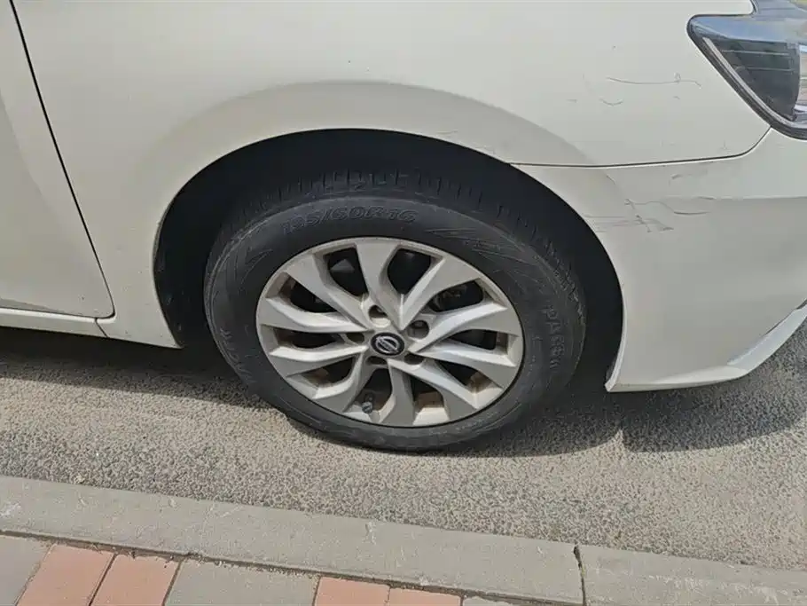 Sylphy 1.6 XV CVT Connected Premium CN-V