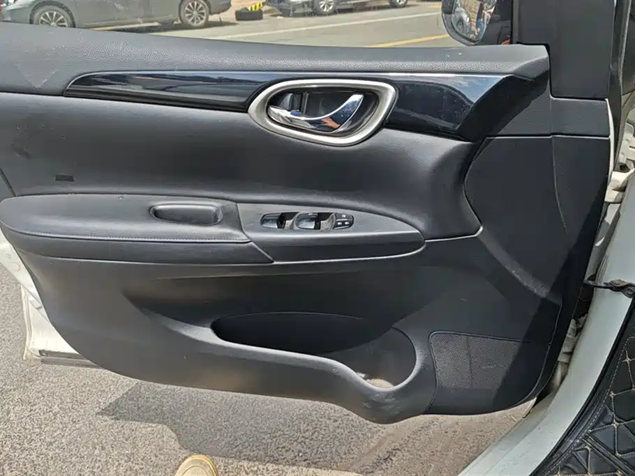 Sylphy 1.6 XV CVT Connected Premium CN-V